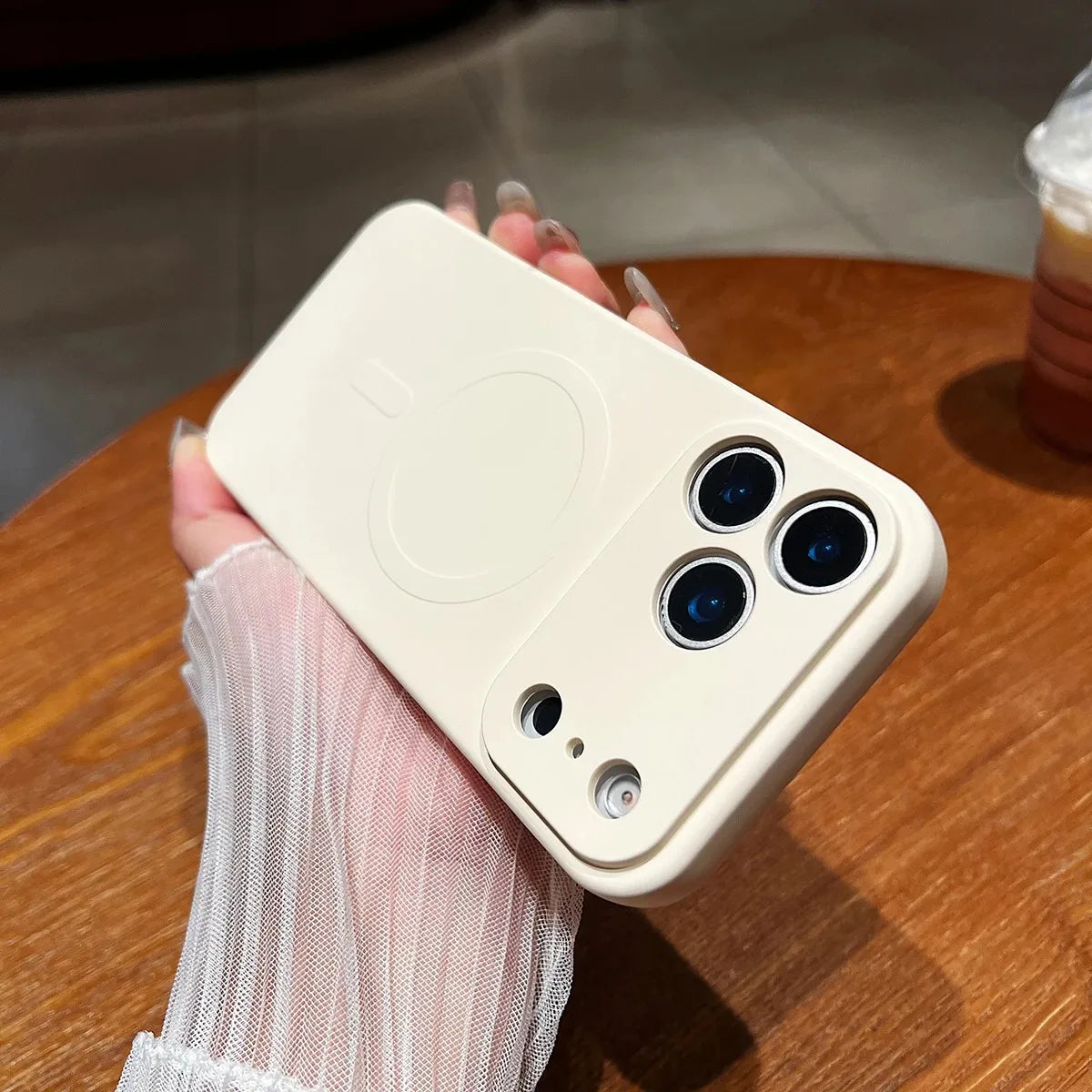 Licoers iPhone 17 Air Magnetic Liquid Silicone Case