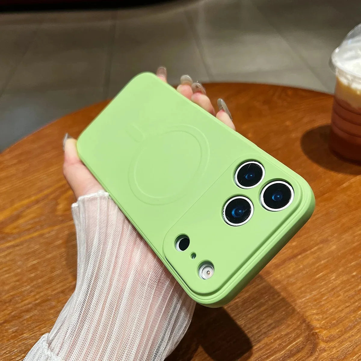 Licoers iPhone 17 Air Magnetic Liquid Silicone Case