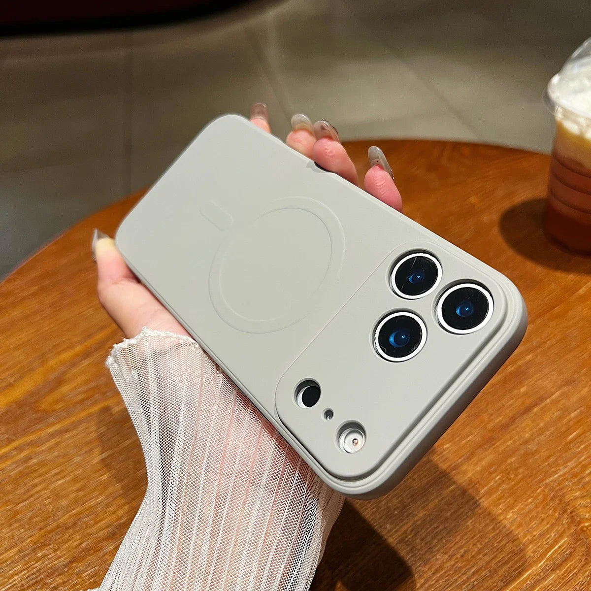 Licoers iPhone 17 Air Magnetic Liquid Silicone Case