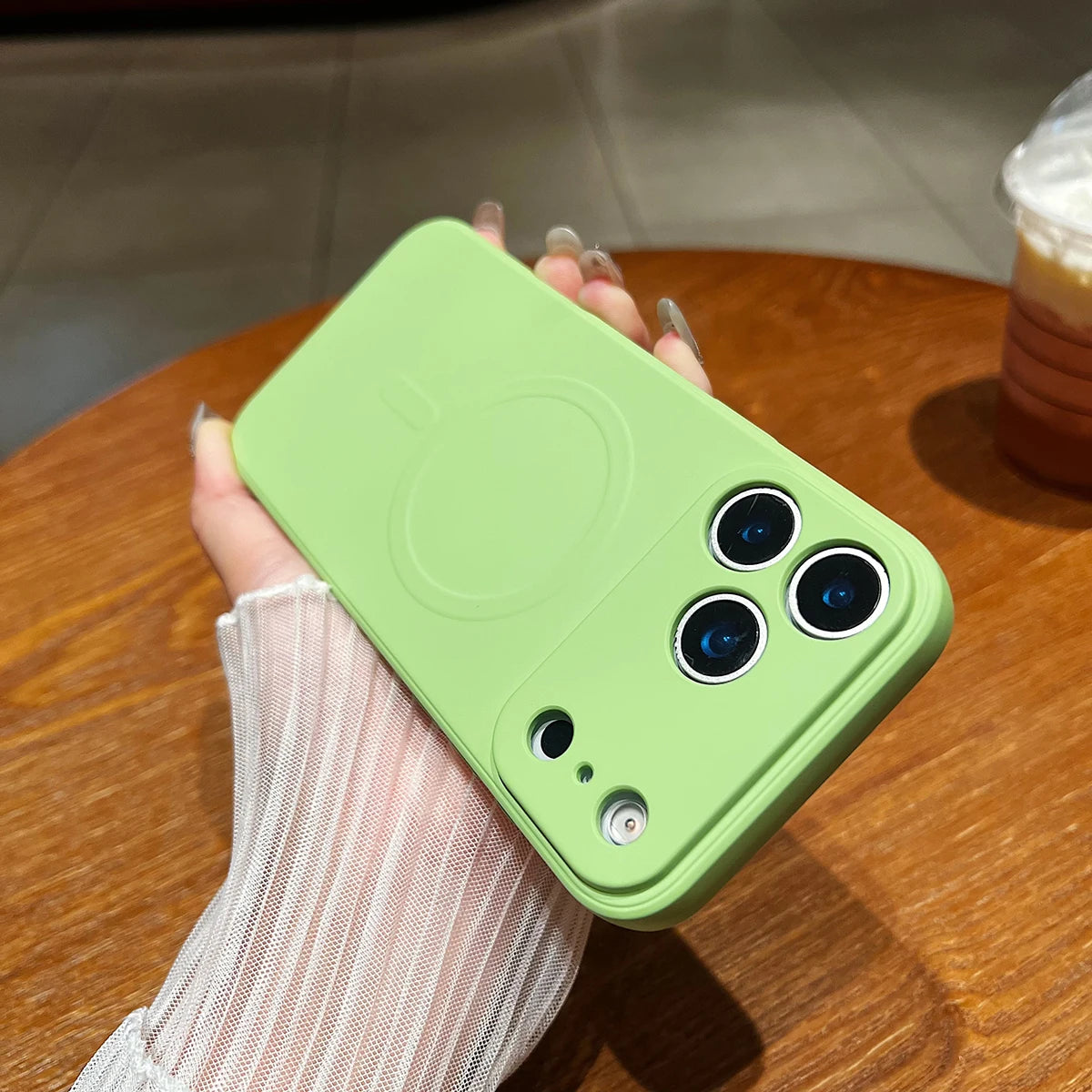 Licoers iPhone 17 Air Magnetic Liquid Silicone Case